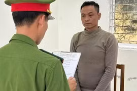 Bắt giữ đối tượng dùng 'ảnh nóng' tống tiền tình cũ 100 triệu đồng