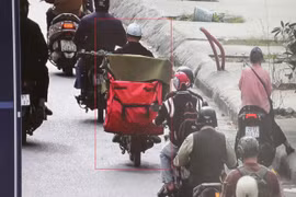 Che biển số để né phạt, shipper không qua mắt được camera AI
