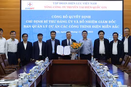Trao Quyết định chỉ định Bí thư Đảng ủy và bổ nhiệm Giám đốc Ban Quản lý dự án các công trình điện miền Bắc