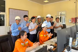 Đóng điện đường dây 220kV Đô Lương – Nam Cấm chào mừng Đại hội V Công đoàn EVNNPT