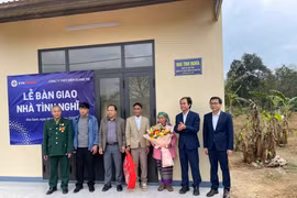 Công ty Thủy điện Quảng Trị bàn giao nhà tình nghĩa cho 2 hộ gia đình chính sách