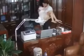 Xác minh vụ thầy giáo cố tình che cam, lộ hình ảnh 'nhạy cảm' tại trường học