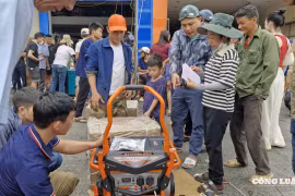 Nghệ An: Người dân 'đổ xô' đi mua máy phát điện