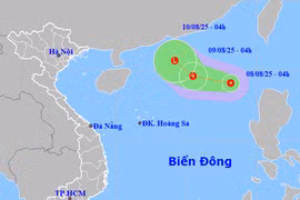 Áp thấp nhiệt đới xuất hiện trên Biển Đông, biển động mạnh kèm mưa dông