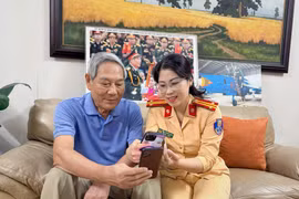 Tăng tốc 60 ngày đêm làm sạch dữ liệu: Hà Nội hỗ trợ người dân kê khai tận nơi