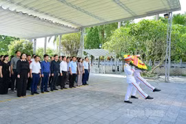Báo và phát thanh, truyền hình Tuyên Quang dâng hương tưởng niệm các Anh hùng liệt sĩ tại Nghĩa trang Liệt sĩ Quốc gia Vị Xuyên