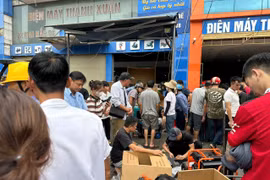 Đổ xô mua máy phát điện hậu bão, giá tăng vẫn “cháy hàng”