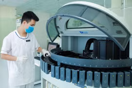 Những bệnh nhân đầu tiên tại Việt Nam thử nghiệm thuốc tiềm năng chữa ung thư của Mỹ có tín hiệu tốt