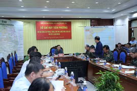 Phó Thủ tướng Trần Hồng Hà họp Sở Chỉ huy tiền phương ứng phó khẩn cấp bão Kalmeagi