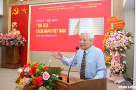 Ra mắt cuốn sách 'Tinh hoa cách mạng Việt Nam' của nhà báo lão thành Hà Đăng