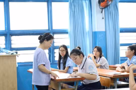 Hơn 76.000 học sinh TP HCM làm thủ tục thi lớp 10