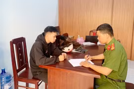 Truy bắt nhanh đối tượng cướp vàng của cụ bà bán vé số