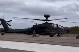 Xem trực thăng Apache của NATO khai hỏa tên lửa Hellfire gần biên giới Nga