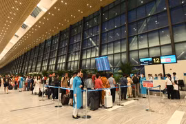 Nhà ga T3 cảng hàng không Tân Sơn Nhất khai thác chuyến bay đầu tiên