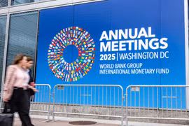 IMF nâng dự báo tăng trưởng toàn cầu và Việt Nam