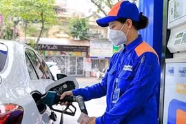 Giá xăng giảm nhẹ từ chiều nay