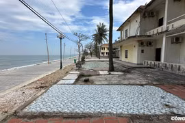 Biển Cửa Lò nhếch nhác trước ngày khai hội
