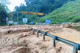 Liên tiếp sạt lở nhiều vị trí trên đường Hồ Chí Minh đoạn qua Quảng Ngãi
