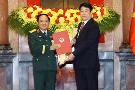 Chủ tịch nước trao quyết định thăng quân hàm, cấp bậc hàm cho sĩ quan cao cấp Quân đội và Công an