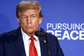 Ông Trump bác tin Mỹ đã dỡ bỏ hạn chế vũ khí tầm xa cho Ukraine