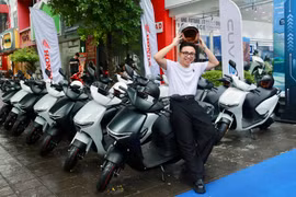 Honda bắt đầu cho thuê xe máy điện CUV e: