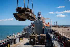 Úc bắt đầu chuyển 49 xe tăng Abrams cũ cho Ukraine bất chấp lo ngại từ Mỹ