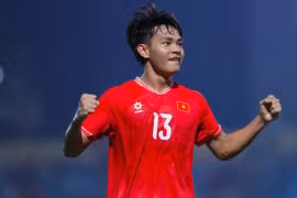 HLV Kim Sang-sik và hai "quân bài tẩy" của U23 Việt Nam