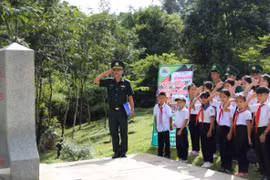 Đồn Biên phòng Tân Thành (Lâm Đồng) tổ chức “Tiết học biên cương” dành cho học sinh lớp 8