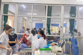 Tình trạng phân biệt người bệnh khám dịch vụ và khám bảo hiểm y tế, Bộ Y tế nói gì?
