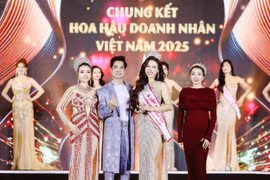 Nhan sắc ngọt ngào của Á hậu Bùi Huyền