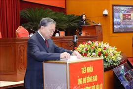 Tổng Bí thư Tô Lâm và các đại biểu ủng hộ đồng bào bão lũ