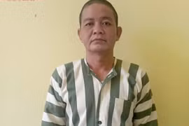 Bực tức vì bị đánh, thanh niên rút dao đâm thủng tim bạn