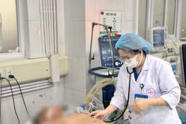 Suýt mất mạng vì uống nửa lít rượu mỗi ngày