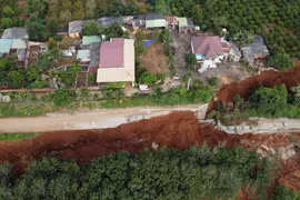 Gia Lai: Phong tỏa, di dời người dân ra khỏi vùng sạt lở nguy hiểm trên tuyến vào Trạm 500kV