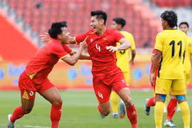 Thủ tướng Phạm Minh Chính gửi lời chúc mừng hai đội tuyển bóng đá Việt Nam tại SEA Games 33