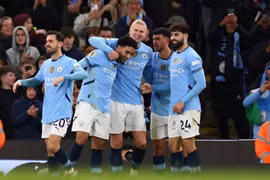 Ngược dòng đánh bại Chelsea, Man City trở lại top 4 Ngoại hạng Anh
