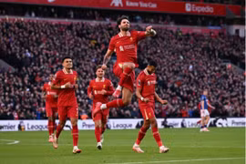 Liverpool thắng lợi lớn, Arsenal chật vật giữ vị trí 2 Ngoại hạng Anh