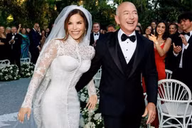 Đám cưới lộng lẫy của tỷ phú Jeff Bezos với nữ MC tốn kém ra sao?