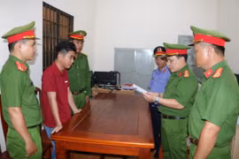 Bắt tạm giam giám đốc doanh nghiệp 'liên thủ' cùng bố đẻ lừa đảo 10 tỷ đồng