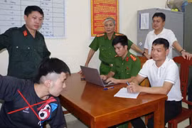 Bắt giữ đối tượng nghiện game đâm bạn trọng thương sau đó dùng dao cố thủ trong nhà