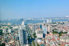 Giá nhà tăng phi mã: Người giàu ôm đất, người trẻ ôm… nỗi lo