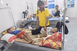Xác minh thông tin phó hiệu trưởng ngăn cản đưa học sinh nghi ngộ độc đi viện