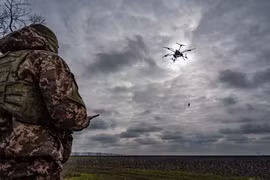 Vũ khí 'vô hình' giá rẻ của Anh hạ gục được đàn UAV