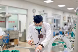 'Gói dịch vụ y tế cơ bản thuộc phạm vi miễn phí'- hướng tới hiện thực hóa chính sách miễn viện phí toàn dân