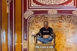 Ngai vàng triều Nguyễn bị xâm hại nghiêm trọng tại điện Thái Hòa