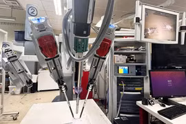 ‏Robot lần đầu có thể phẫu thuật mà không cần con người ‏