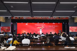 Cầu truyền hình “Dưới cờ vinh quang”: Giao thoa nghệ thuật và công nghệ tôn vinh giá trị dân tộc