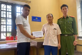 Người đàn ông ở Ninh Bình trả lại 1,1 tỷ đồng tiền chuyển khoản nhầm