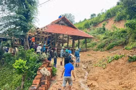 Mưa lớn gây sạt lở nhiều tuyến đường ở Sơn La, 1 người bị thương
