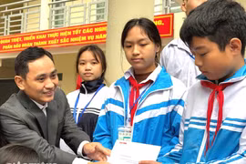 Báo Giao thông trao 42 suất học bổng tới con em nạn nhân tai nạn giao thông ở Ninh Bình
